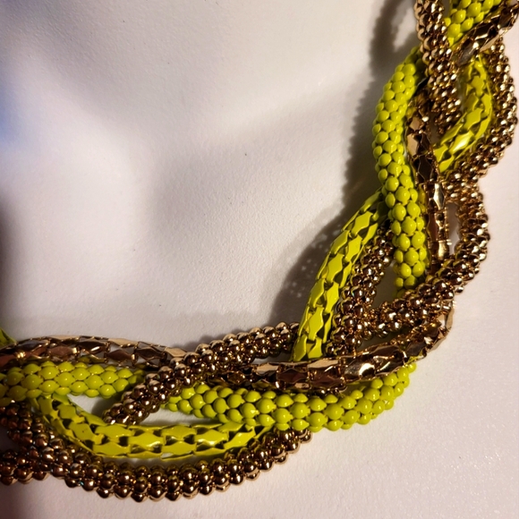 Vintage 70's Braided Gold & Neon Green Metal Chain Statement Necklace - Picture 2 of 3